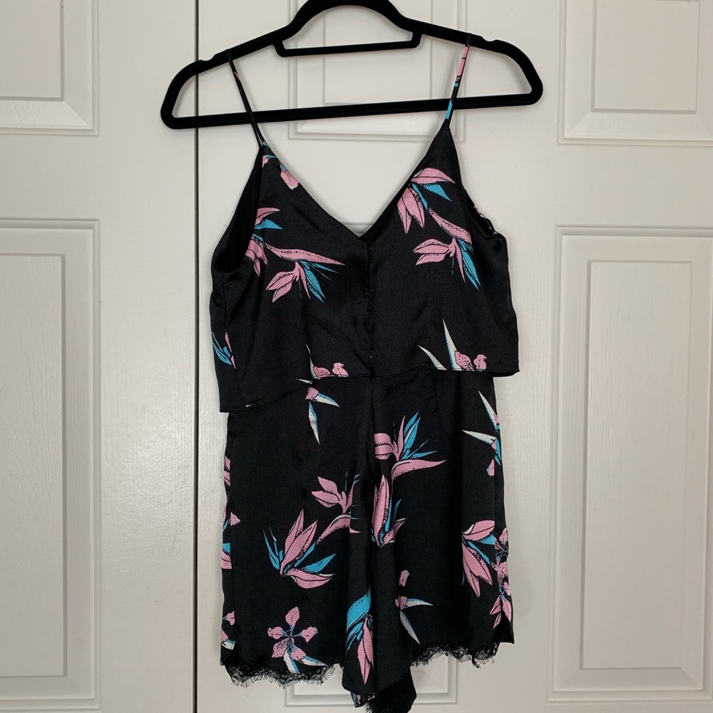 Cute romper - Picture 2 of 2